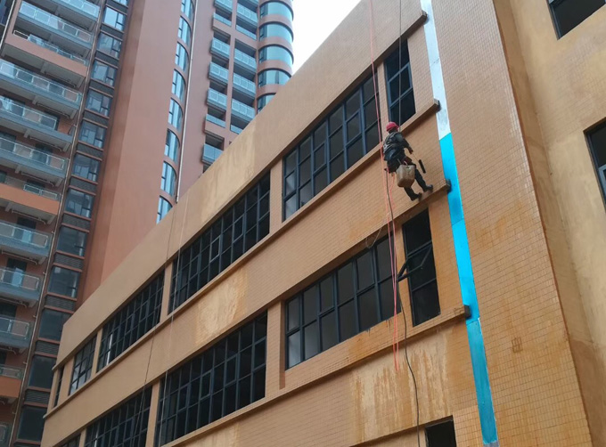 成都新樓盤(pán)外墻清洗保潔案例